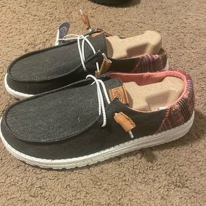 hey dude shoes women’s size 9